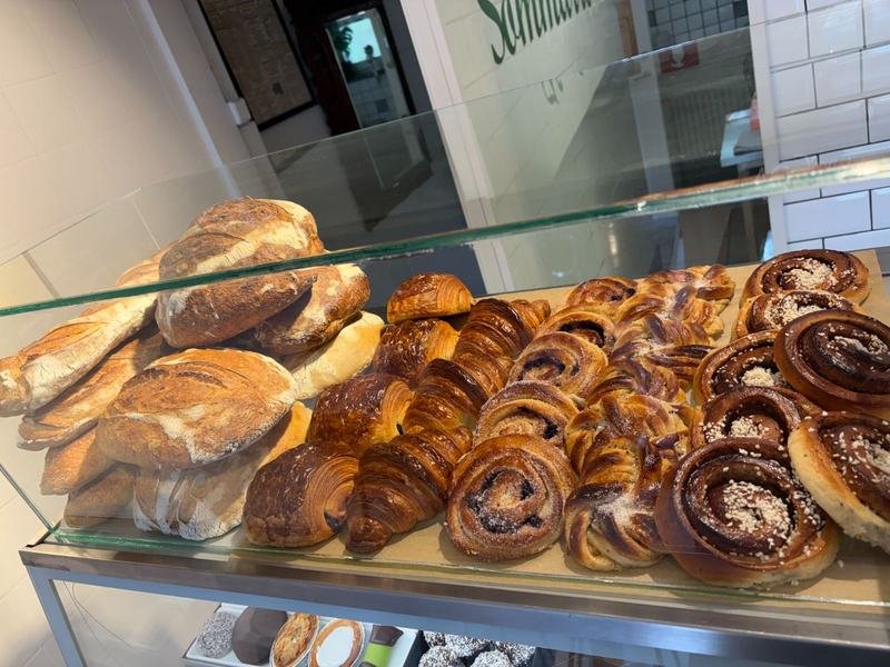 Surdegsbröd, croissanter och bullar